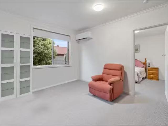 Cheap 3/334 Park Street, New Town House for rent Listed by Di.