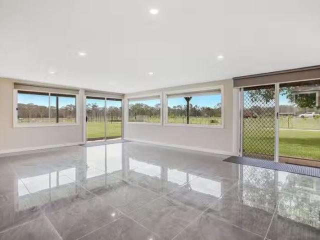 Nice 33 Commercial Road, Vineyard NSW 2765