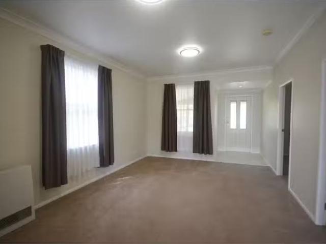 Cheap 33 Cooper Street, Katoomba House for rent Listed by Roe.