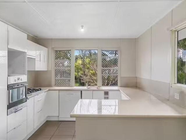 Cheap 33 Blackbutt Street, KEPERRA, QLD 4054 House for Rent