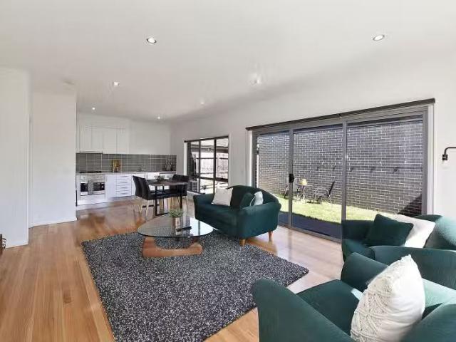 Nice 33 Dinah Parade, Keilor East VIC 3033