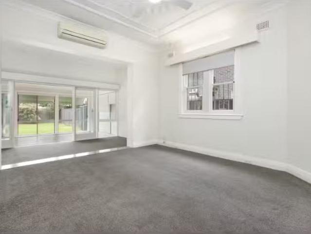 Charming 33 Heffron Road, Pagewood House for rent Listed by R.