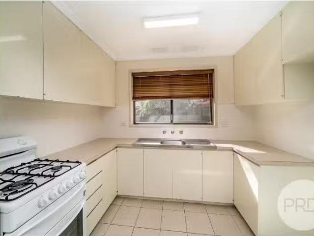 Unique 33 Melkin Avenue, Glenfield Park House for rent Listed.