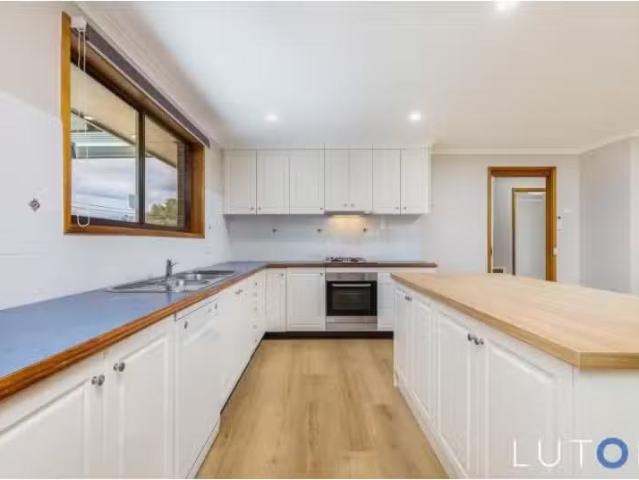 Unique 33 Pitcairn Street, Evatt House for rent Listed by Rac.