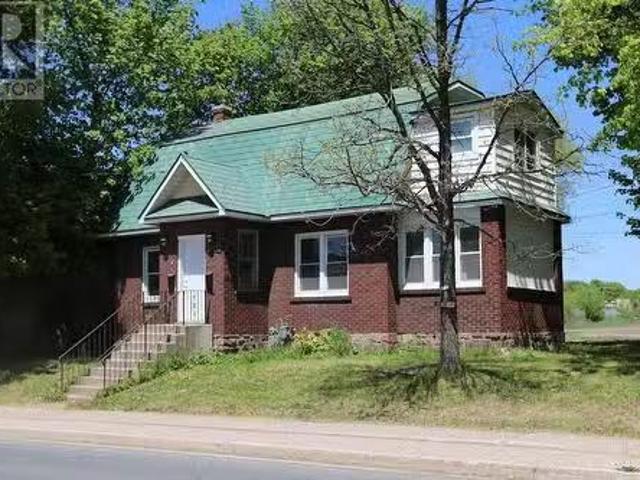 Cozy 344 Wellington St, Sault Ste. Marie, ON, P6A 2L9 invest.