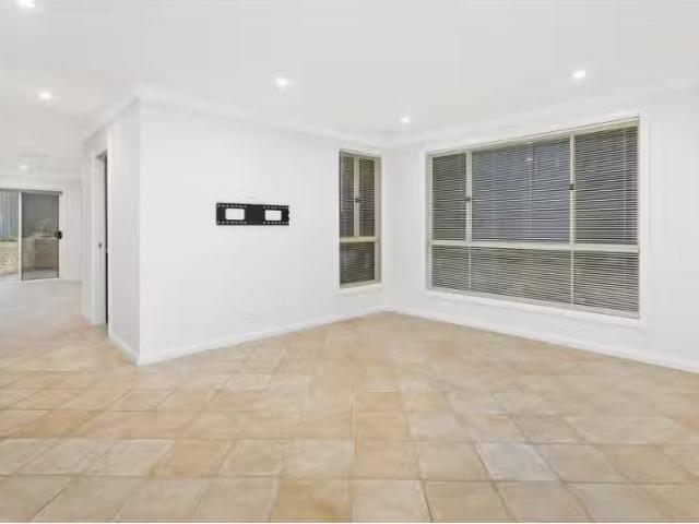 Just in! 3/49 The Esplanade, Thirroul Townhouse for rent List.