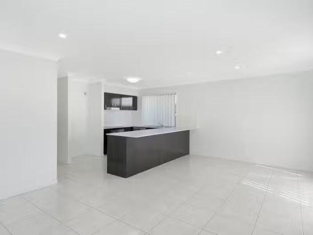 Nice 34 Larimar Avenue, YARRABILBA, QLD 4207 House for Rent