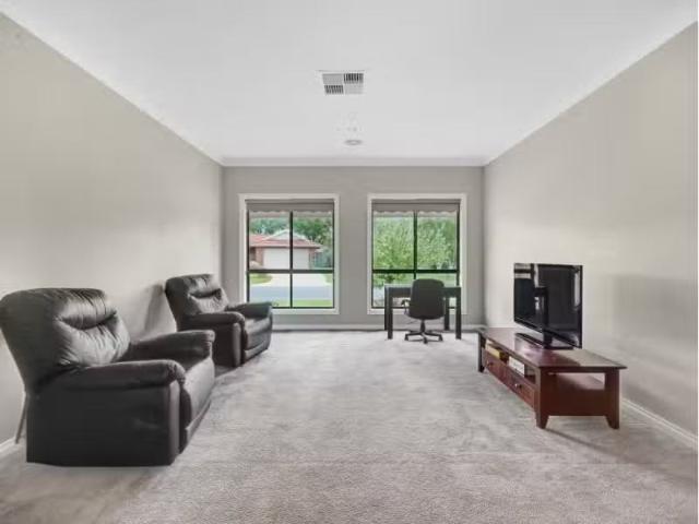 Charming 34 Robbins Drive, EAST ALBURY House for rent Listed.