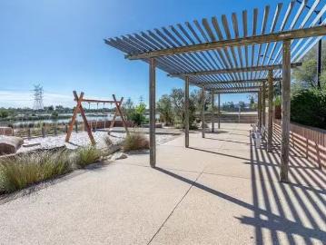 Just in! 3/54 Dorney Esplanade, Champion Lakes, WA 6111