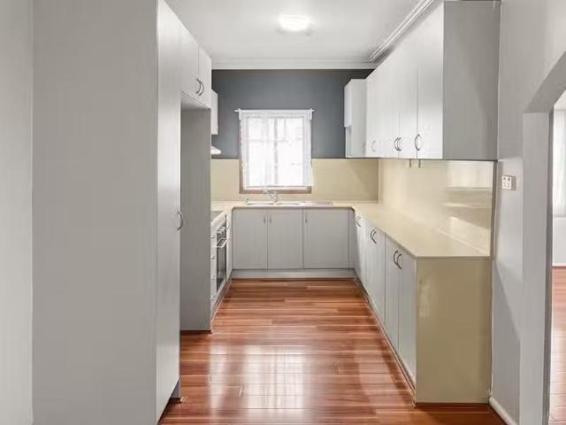 Cheap 351 Elizabeth Drive, Mount Pritchard House for rent Lis.