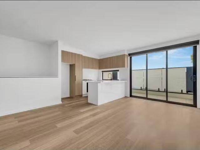 Nice 3/535 Waterdale Road, Heidelberg West VIC 3081