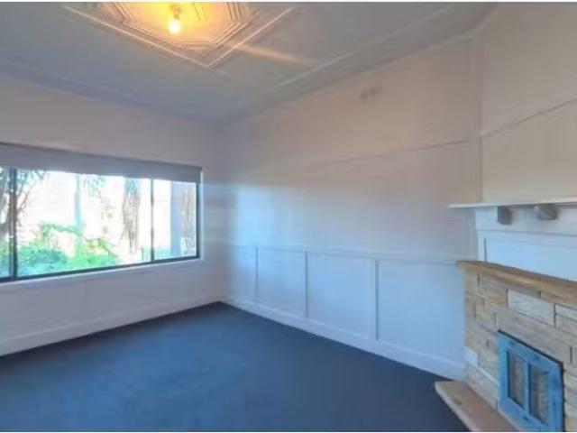 Nice 35 George Street, Belmont House for rent Listed by Prope.
