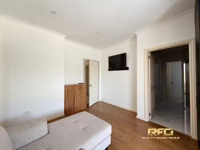 Unique 35 Emily St, St Albans VIC 3021