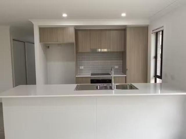 For Rent! 35 Flame Tree Road, Cotswold Hills, QLD 4350