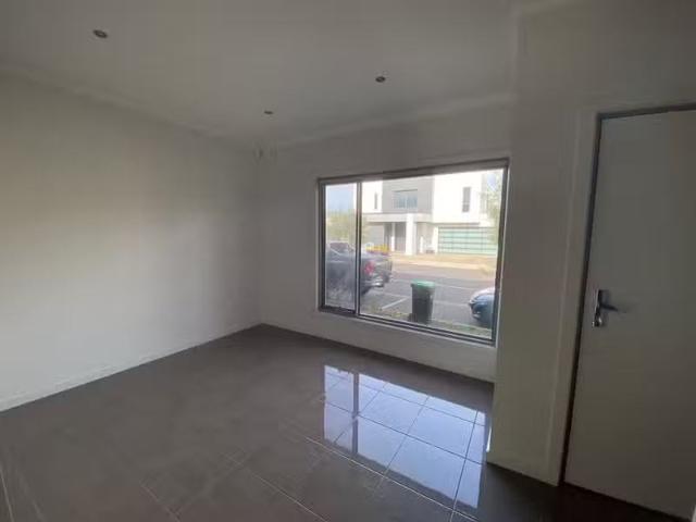 Cheap 35 Marine Parade, Caroline Springs VIC 3023
