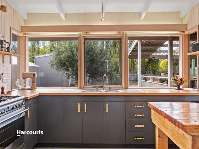 Deal! 35 Sunset Drive, GARDEN ISLAND CREEK, TAS 7112 House f.