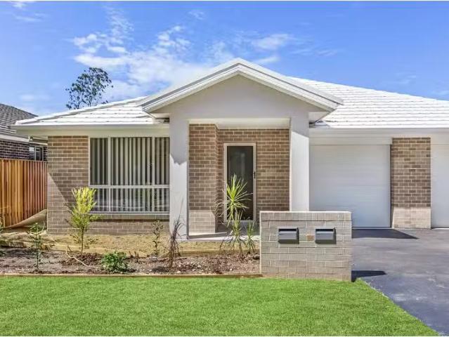 Rental! 35 Phar Lap Circuit, Port Macquarie House for rent Li.