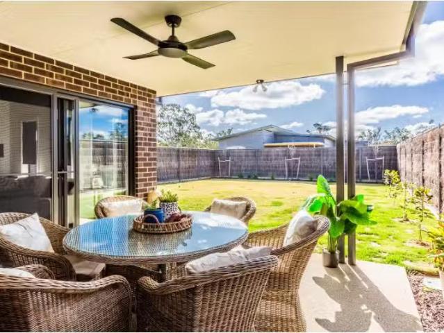 Cozy 35 Warden Street, Moama Townhouse for rent Listed by Cha.