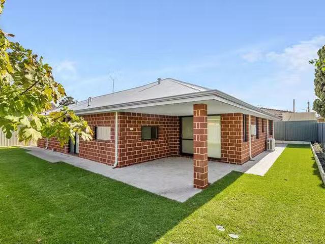 Deal! 35A Hannans Street, Morley, WA 6062