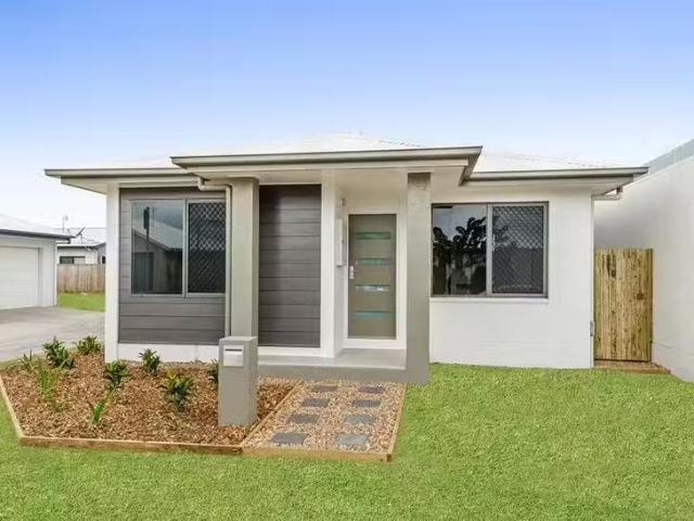 Deal! 36 Lawrie Avenue, Oonoonba, QLD 4811