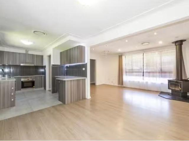 Nice 36 Pyramid Street, Emu Plains House for rent Listed by E.