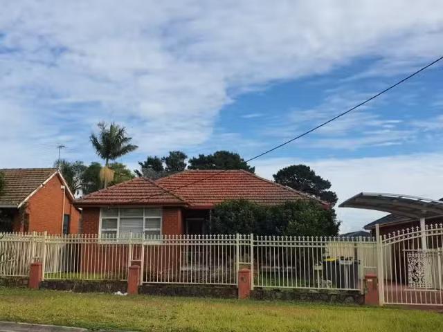 Cheap 36a Parkland Avenue, Macquarie Fields House for rent Li.