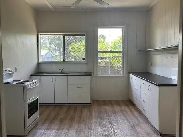 For Rent! 37 Cole Street, Silkstone, QLD 4304