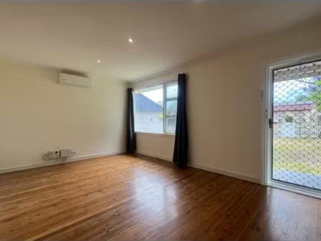 Cozy 37 Brudenell Avenue, LEUMEAH House for rent Listed by Ai.
