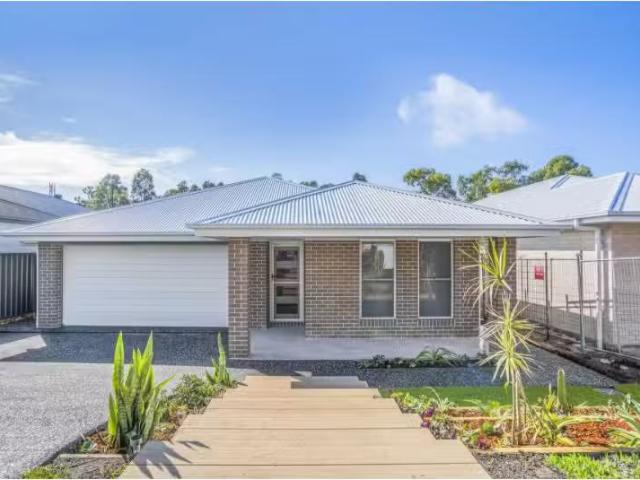 Just in! 37 Outrigger Dr, Teralba House for rent Listed by Lo.