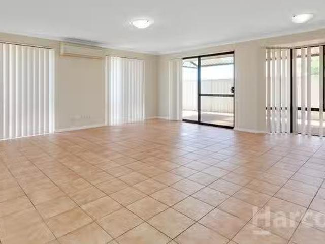 Cozy 37 Macnaughton Crescent, Kinross, WA 6028