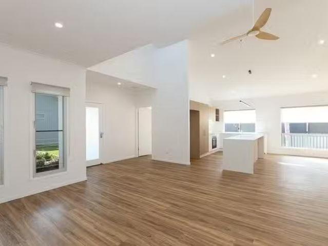 For Rent! 3/7 Third Avenue, Bongaree, QLD 4507