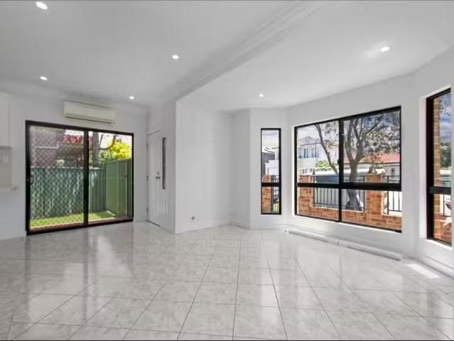 Cheap 37a Kendall Street, Sans Souci Townhouse for rent Liste.