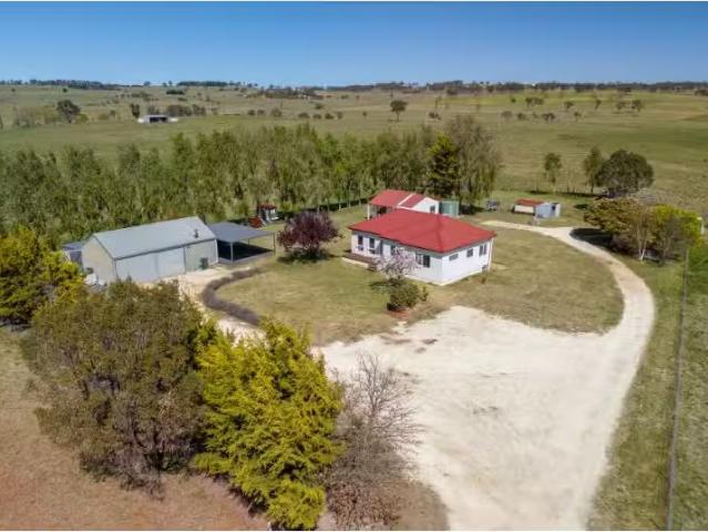 Unique 389 Falconer Road, Guyra House for rent Listed by Rone.