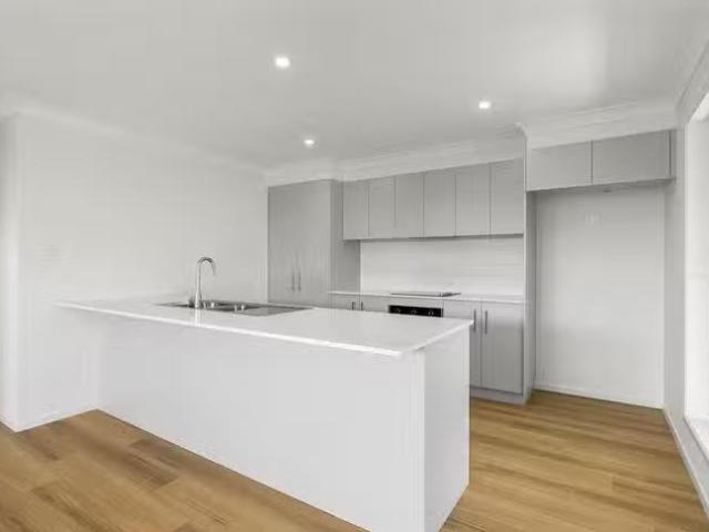 Deal! 38 Jacana Street, Glenvale, QLD 4350