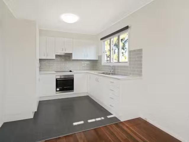 Unique 38 Leadale Street, Wynnum West, QLD 4178