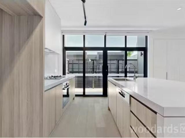 Cheap 3/95 Darebin Street, Heidelberg Townhouse for rent List.