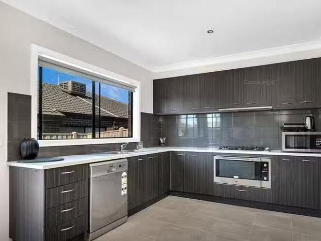 Nice 39 Albion Crescent, Mickleham, VIC 3064