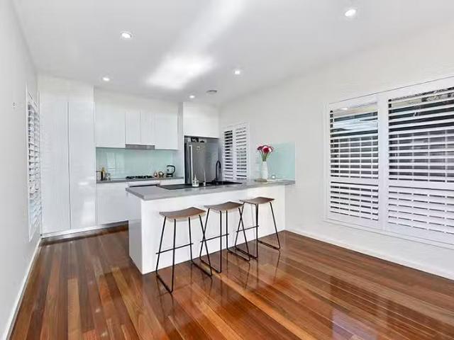 Nice 3/9 Esmale Street, Strathmore VIC 3041