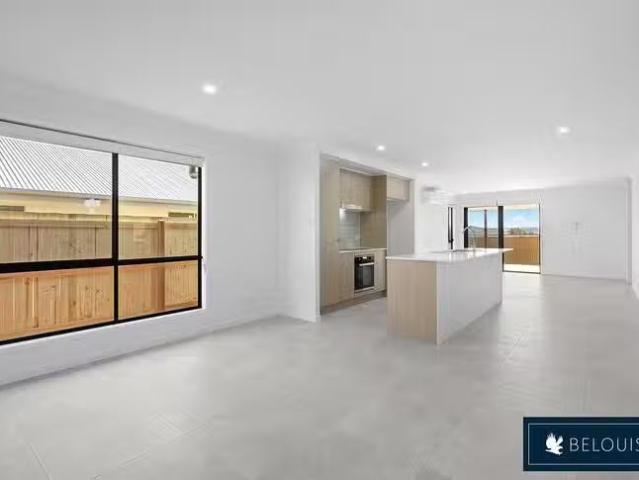 Just in! 39 Flame Tree Road, Cotswold Hills, QLD 4350
