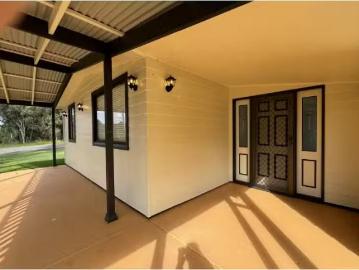 Cheap 39 Queen Street, Clarence Town House for rent Listed by.
