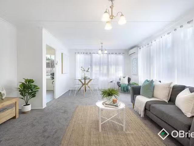 Unique 39 Rosemary Crescent, Frankston North, VIC 3200