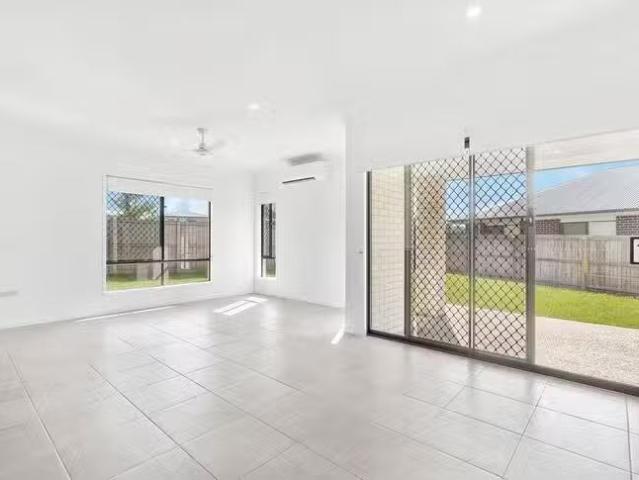 Deal! 39A Jackson Chase, Logan Reserve, QLD 4133