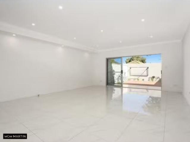 Rental! 39A Universal Street, Eastlakes House for rent Listed.
