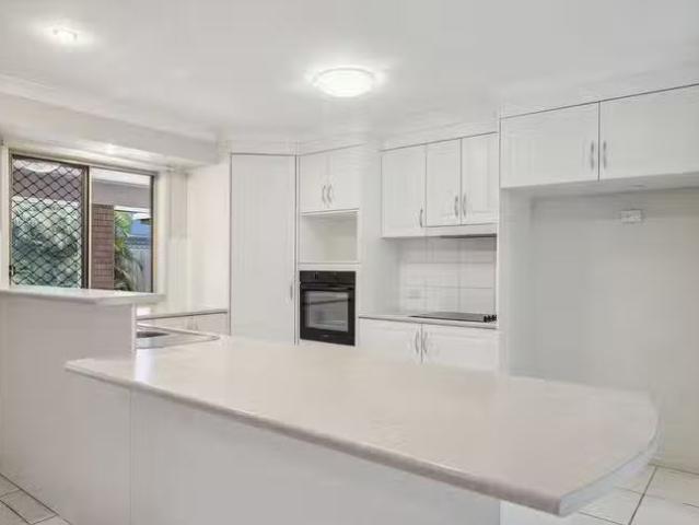 Deal! 7 Taylor Place, Mackenzie, QLD 4156
