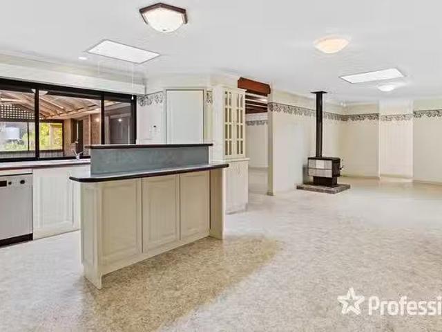 For Rent! 7 Arundel Court, Maida Vale, WA 6057