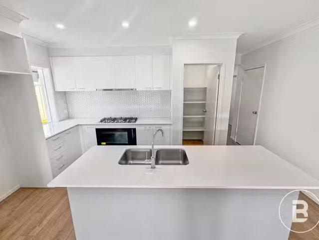 Deal! 7 Barwon Avenue, Winter Valley, VIC 3358