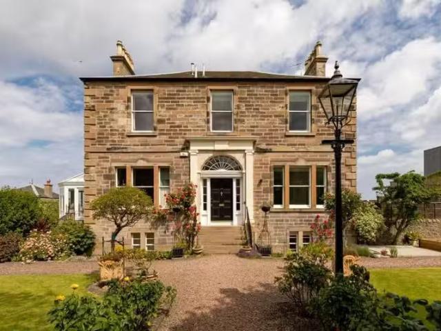 Unique 7 bedroom detached house for rent in Westgate, North Be.