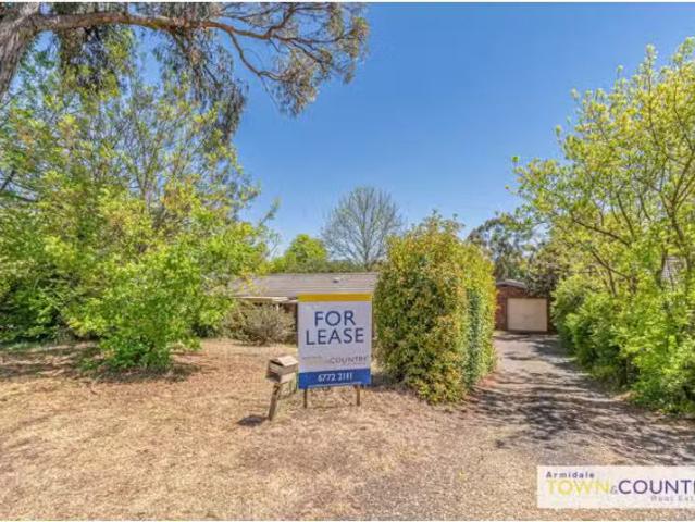 Just in! 7 Bishop Crescent, ARMIDALE House for rent Listed by.