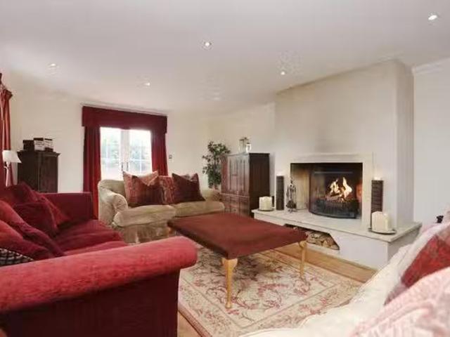 Charming 7 BR Greenknowes Poultry Fa