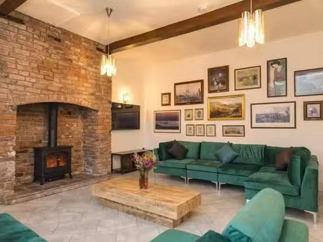 Cozy 7 BR Shrewsbury Road